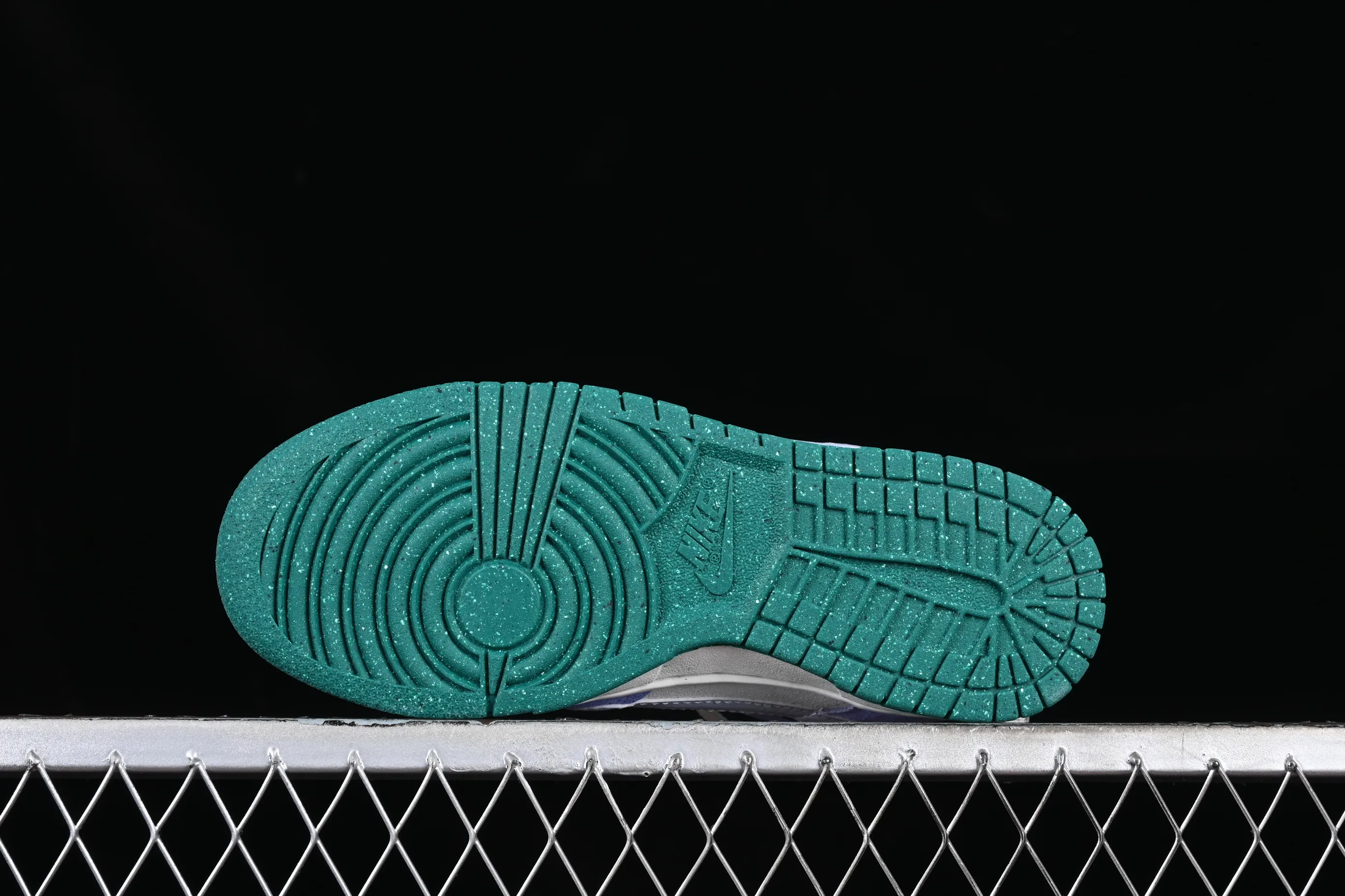All categories Nk SB Dunk Series Nk SB Dunk Low low-top sneakers Nk SB Dunk Low "85" blue and white flowers double hook straps SB low-top sports and leisure sneakers DO9457-144